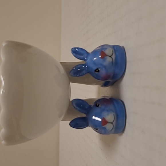 Vintage Rabbit Feet Ceremic Egg Holder - Picture 7 of 16